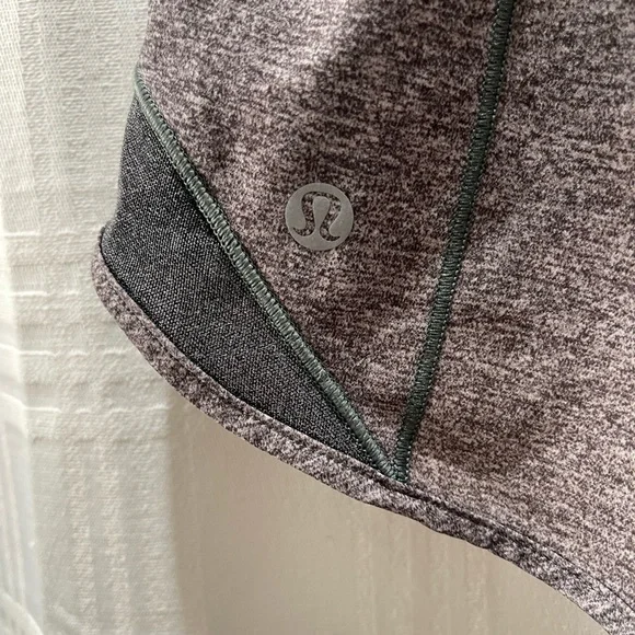 Lululemon shorts gray size 8 - Picture 3 of 9